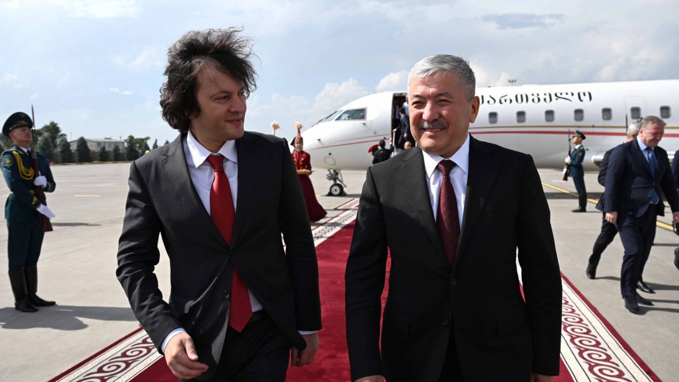 Грузиянын премьер-министри Кыргызстанга алгачкы расмий сапар менен келди