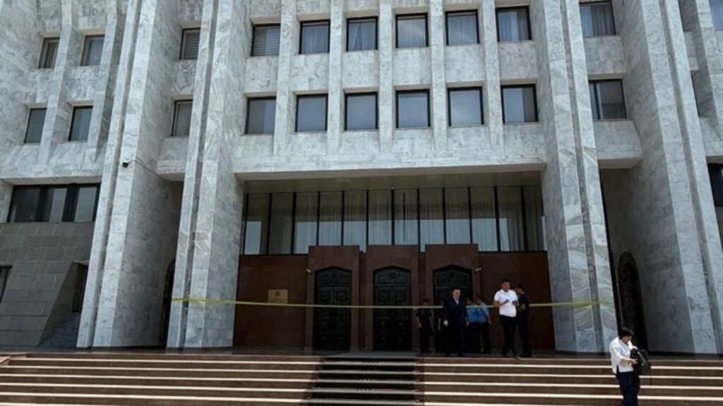 ГУВД Бишкека: В государственных зданиях бомб не обнаружено — Новости Кыргызстана