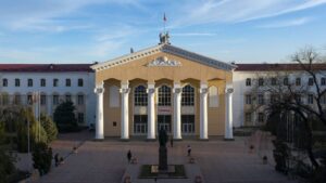 Кыргыз улуттук университетинде бүтүрүүчүлөрдөн пара талап кылуу фактысы аныкталды — Новости Кыргызстана