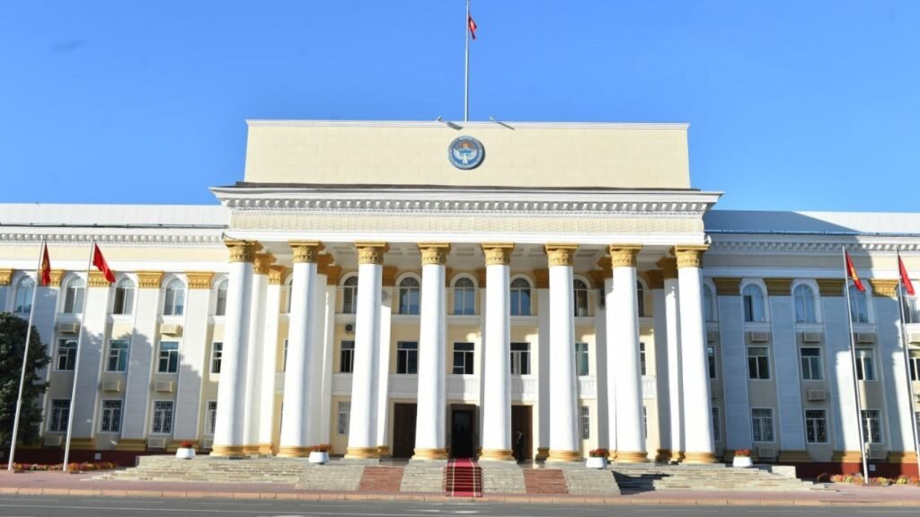Кыргызстанда мыйзамсыз жүргөн чет өлкөлүктөр үчүн бир айга «жашыл коридор» киргизилди — Новости Кыргызстана