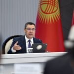 «Эл көйгөй менен эшик каккылап жүрбөшү керек»: Жапаров жергиликтүү бийликтин жоопкерчилиги күчөй турганын айтты — Новости Кыргызстана
