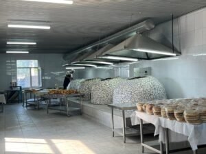 Кызыл-Жылдыз айылында 90 жумушчу орунга ылайыкталган ири нан комбинаты ишке киргизилет — Новости Кыргызстана