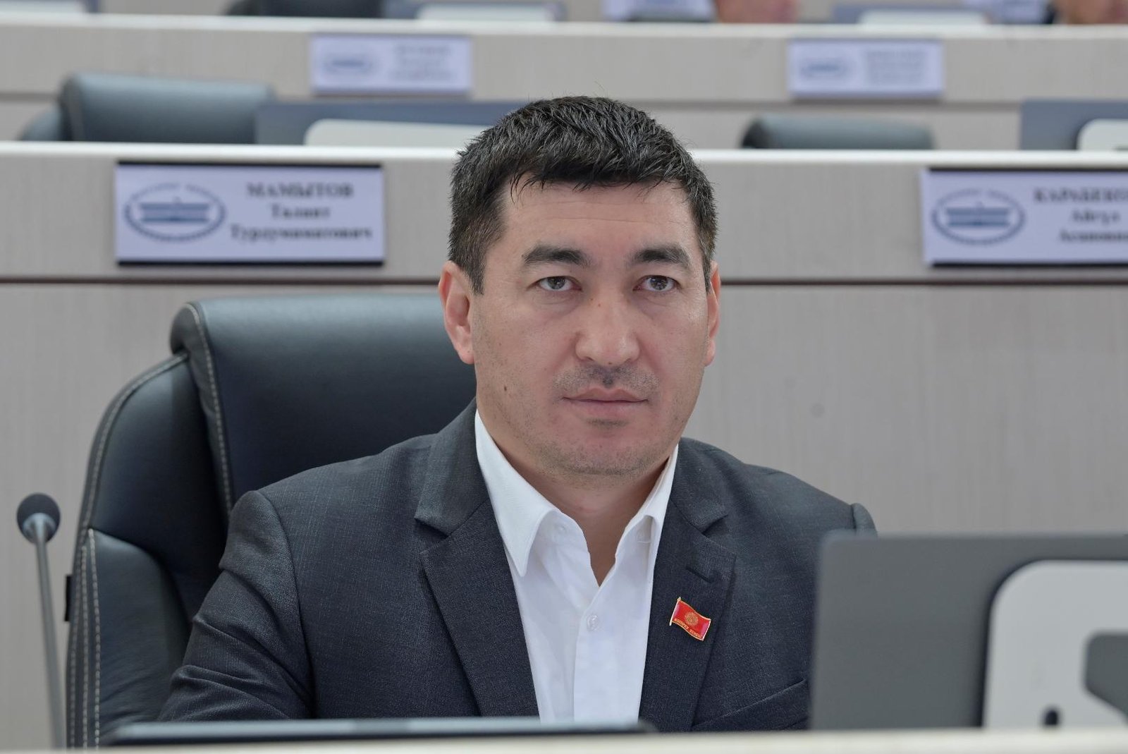 Депутат министрлер кабинетинен 797 мечитти мыйзамдаштырууну суранды