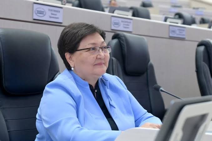 Жогорку Кеңеште кант кошулган суусундуктарга салыктын көлөмүн жогорулатуу сунушталды