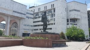 Литературный пантеон Бишкека: манасчи, акыны, писатели и поэты на городских постаментах — Новости Кыргызстана