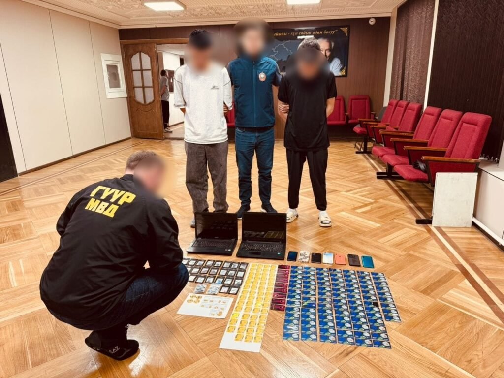7,8 млн сомдук алдамчылык — Бишкекте SIM-карталарды активдештирүүчү жана дроппер кармалды — Новости Кыргызстана