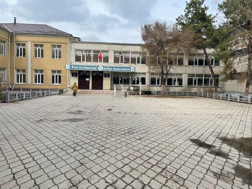 Бишкектеги №28 мектептин директору прокуратуранын текшерүүсүнөн кийин кызматтан алынды