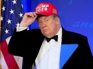 Трамп «төртүнчү мөөнөт» тууралуу тамашалап, «Trump 2028» жазуусу бар кепка кийди — Новости Кыргызстана