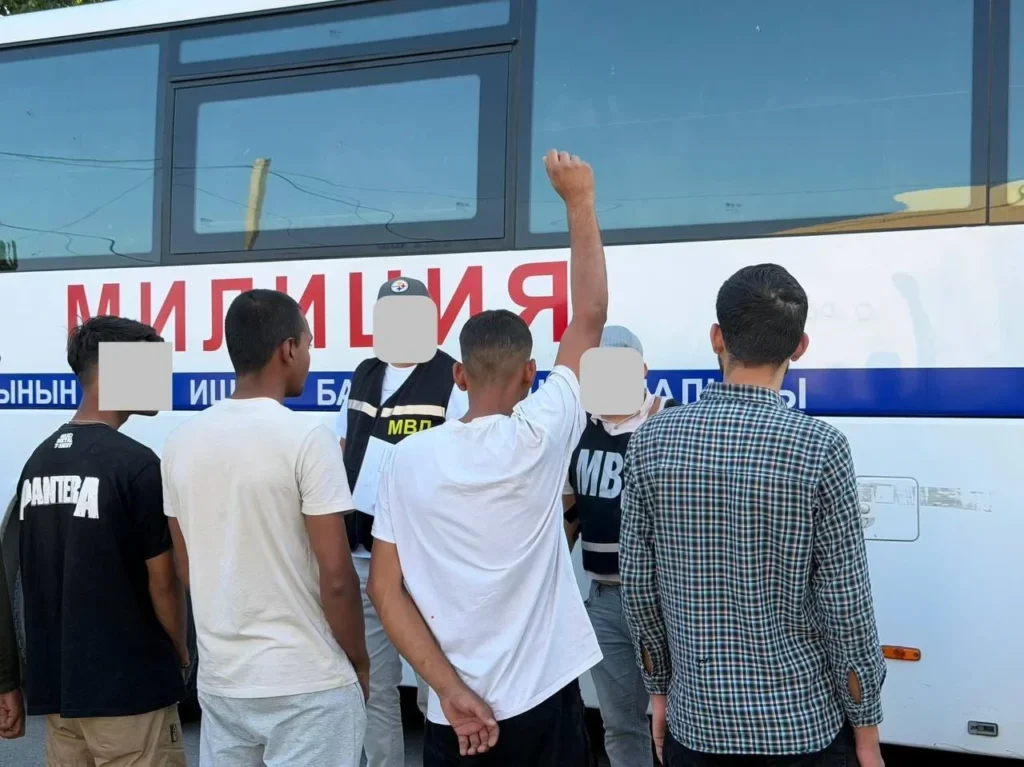 Миграция мыйзамдарын бузгандыгы үчүн Кыргызстандан 450дөн ашык чет элдик жаран чыгарылды — Новости Кыргызстана