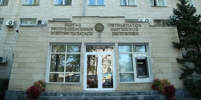 Садыр Жапаров Эсептөө палатасы жөнүндө мыйзамга өзгөртүүлөргө кол койду