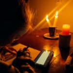 Бишкектин тургундары 10 сааттан ашык убакыттан бери жарыксыз отурушат — энергия берүүчү ишканага байланышуу мүмкүн эмес — Новости Кыргызстан