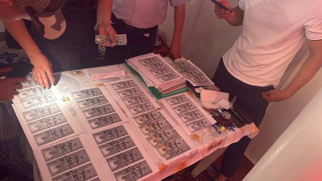 Адвоката задержали с поличным при получении тысяч — Новости Кыргызстана