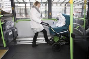 Бишкекте автобустарда коляскаларды акысыз алып жүрүү боюнча пилоттук долбоор ишке киргизилди — Новости Кыргызстана
