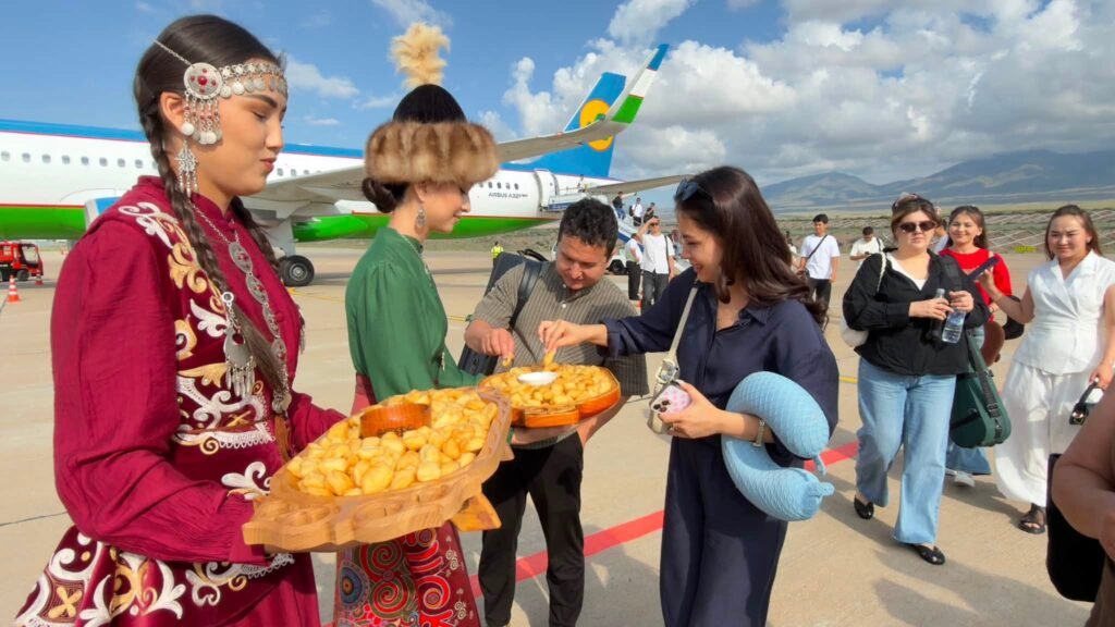Ысык-Көлдө Өзбекстандын маданият күндөрү башталат: 200 артист келди — фото 6
