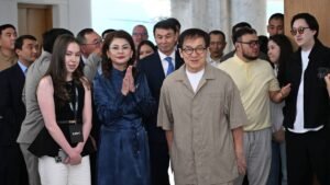 Дүйнөлүк кино жылдызы Жеки Чан Алматыга келди — кененирээк — Новости Кыргызстана