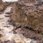 Разрушен мост к Кара-Кече: «Кыргызкомур» обратился к водителям — Новости Кыргызстана