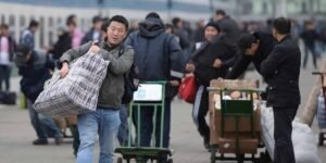 Путин Орусияда мигранттардын жүрүү эрежелерин катаалдаштырган мыйзамдарга кол койду — Новости Кыргызстана