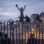 Мигранттар Мароккодон Сеута эксклавына бузуп киришти — Испания бийлиги армияны мобилизациялады — Новости Кыргызстана