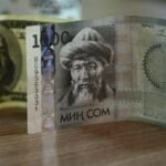 ЕАӨБ сомдун курсу туруктуу сакталарын — 2027-жылы бир долларга 89 сом болорун божомолдоодо — Новости Кыргызстана