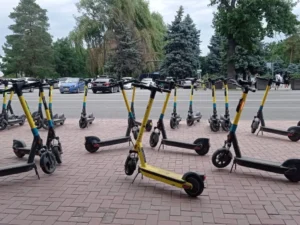 Бишкекте ижарага берилүүчү электросамокаттар төрт күнгө алынып салынат — Новости Кыргызстана