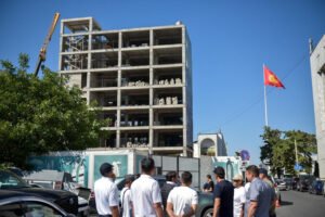 Бишкек мэри борбордогу курулушу создуккан имараттарды тездетүүнү талап кылды — Новости Кыргызстана