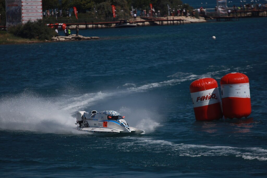 На Иссык-Куле завершился Гран-при Кыргызстана Formula 1 H2O — названы победители — иллюстрация