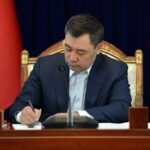Садыр Жапаров юридикалык өкүлдөр жөнүндө мыйзамга кол койду — Новости Кыргызстана