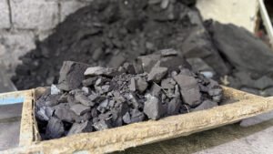 «Кыргызкөмүр» жылытуу мезгилинин алдында калкка көмүр сата баштады — базалардын даректери — Новости Кыргызстана