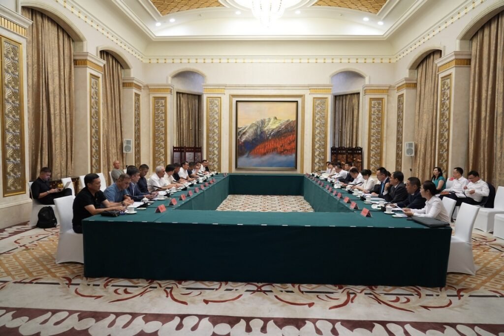 Кыргызстан Кытайдан күйүүчү май жеткирүүнү көбөйтүүгө кызыкдар — Министрлер кабинети