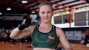 «Көлөкө менен кармаш»: Валентина Шевченко UFC титулун коргоо алдында Кыргызстанда машыгууда — Новости Кыргызстана
