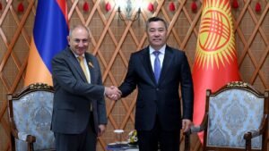 Чолпон-Атада Садыр Жапаров Армениянын премьер-министри Никол Пашинян менен жолукту — Новости Кыргызстана