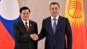 Садыр Жапаров алгачкы жолу Лаостун президенти Тхонглун Сисулит менен жолугушту — Новости Кыргызстана