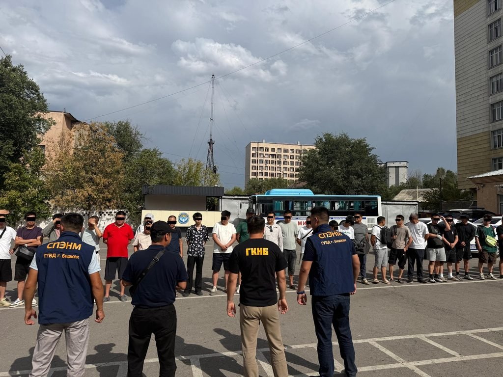 В Бишкеке выявили более 200 иностранцев в ходе рейдов «Нелегал» — иллюстрация