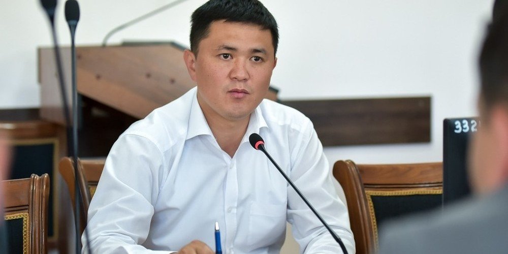 Таласта курулуш министри Орунтаев подрядчы менен кайым айтышты