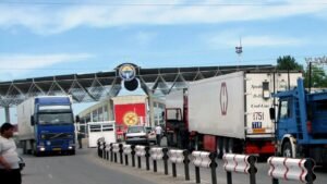 Кыргызстан ЕАЭБден документсиз товар ташып киргендерге жазаны катаалдантты — кеңири маалымат — Новости Кыргызстана