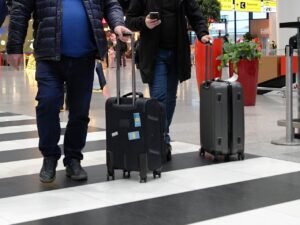 Өлкөдө болуу мөөнөтүн өткөрүп жиберген чет элдиктердин Кыргызстанга кирүүсүнө тыюу салынат — Министрлер кабинети — Новости Кыргызстана