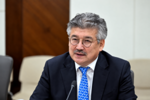 Мамлекеттик катчы Алтайда Манаска эстелик орнотууну сунуштады — Новости Кыргызстана
