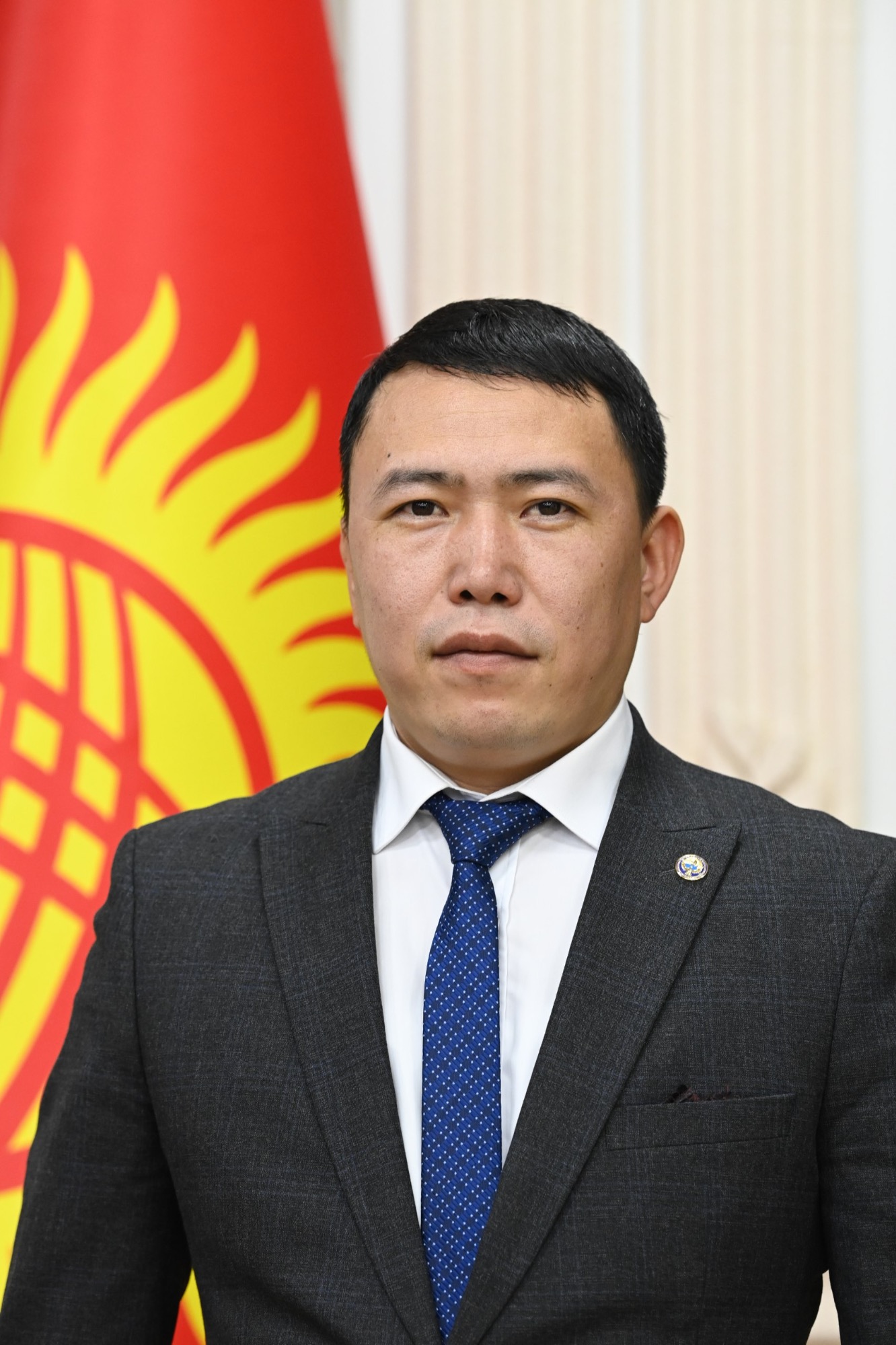 Алагозов: президент выделит 7 млрд сомов для полного устранения дефицита учебников — Новости Кыргызстана