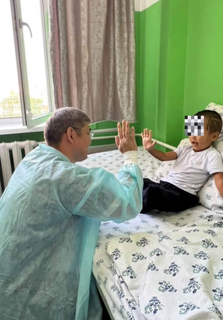 Ребенка, упавшего со второго этажа эскалатора в ТЦ Vefa, выписали из больницы — иллюстрация