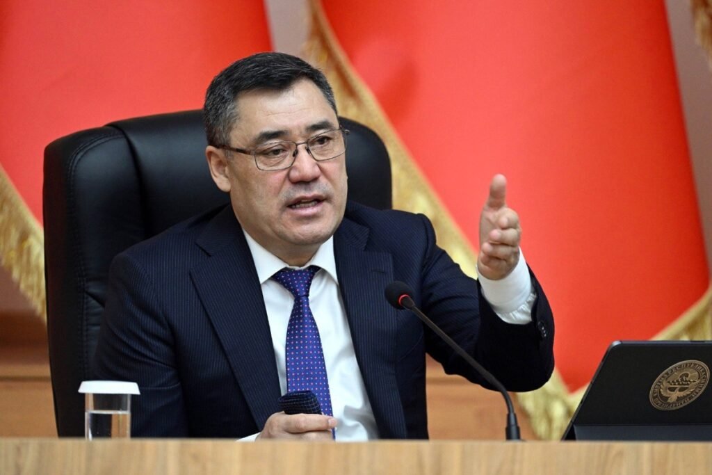 Садыр Жапаров V Элдик курултай жөнүндө жарлыкка кол койду