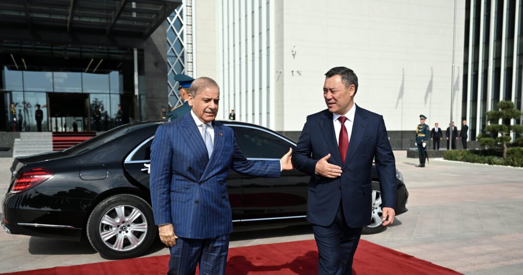 Садыр Жапаров «Ынтымак Ордодо» Пакистандын премьер-министри менен жолугушту