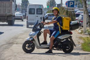 От велосипеда до квартиры: как курьер из Канта заработал на доставке еды на собственное жилье — Новости Кыргызстана
