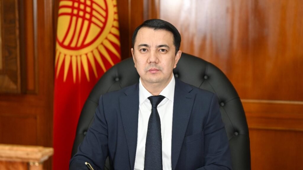 Жогорку Кеңештин төрагасы кыргызстандыктарды Билим күнү менен куттуктады