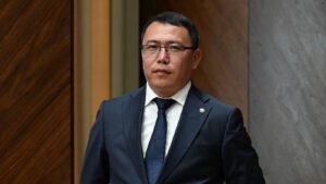 Алагозов: Президенттин атынан 5 миң сомдон акча берилет деген маалымат жалган — Новости Кыргызстана