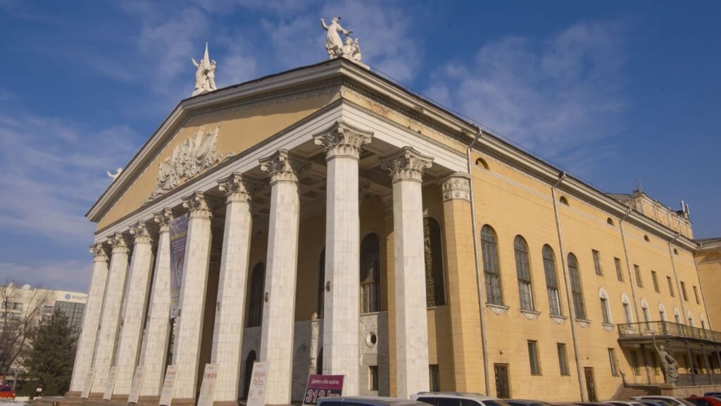 Кыргыз улуттук академиялык опера жана балет театры 85-сезонун ачат