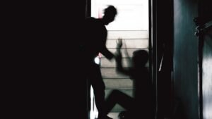 Чаткалда 15 жаштагы өспүрүм ур-токмоктон каза болуп, төрт окуучу кармалды — Новости Кыргызстана