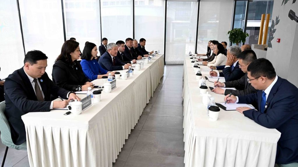 Касымалиев кытайлык «Geely Auto Group» компаниясына барып, кызматташуу мүмкүнчүлүктөрүн талкуулады — фото 7