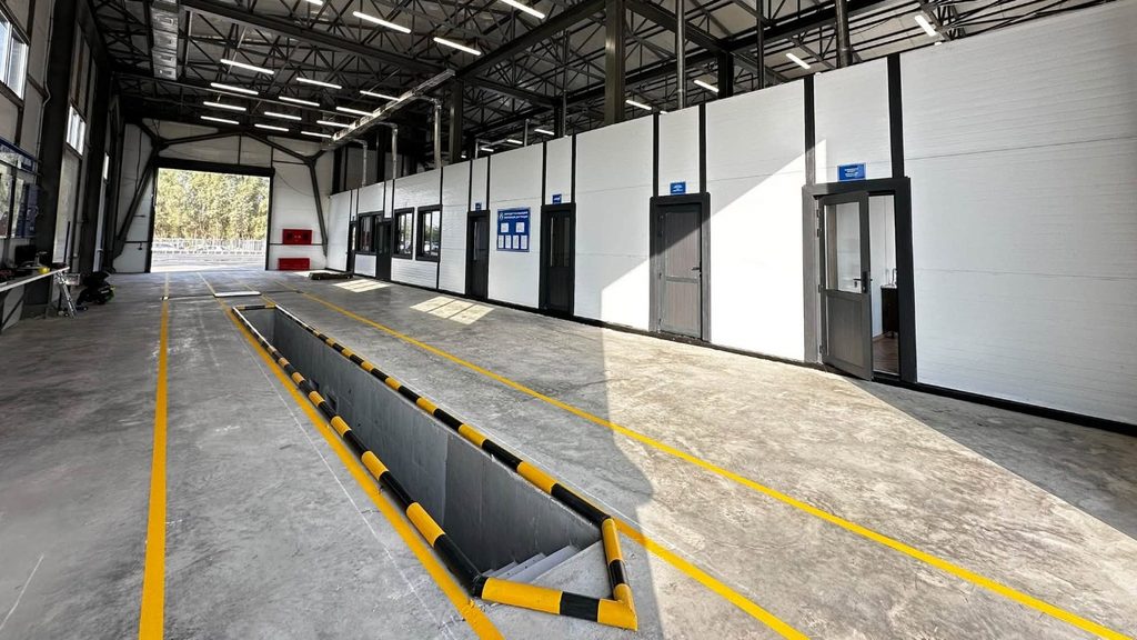 Ош шаарында калкы тейлөө жана унааларды каттоо бөлүмдөрү бир имаратта ачылды — фото 7