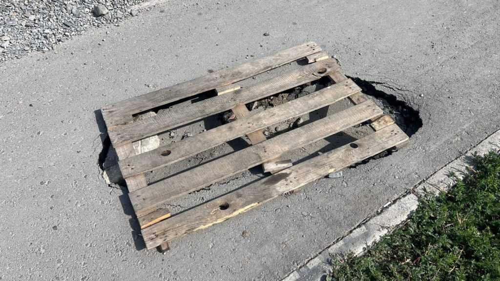 Балыкчыда жолду сапатсыз оңдогон ишканаларга айып пул салынып, кемчиликти жоюу талабы коюлду — контекст события