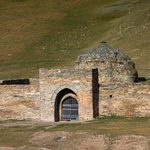 Таш-Рабат алып бара турган унаа жолуна асфальт төшөлүүдө — Новости Кыргызстана